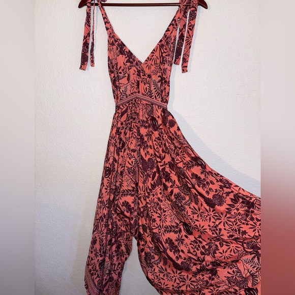 Lightweight, Adjustable jumpsuit - Picture 2 of 7